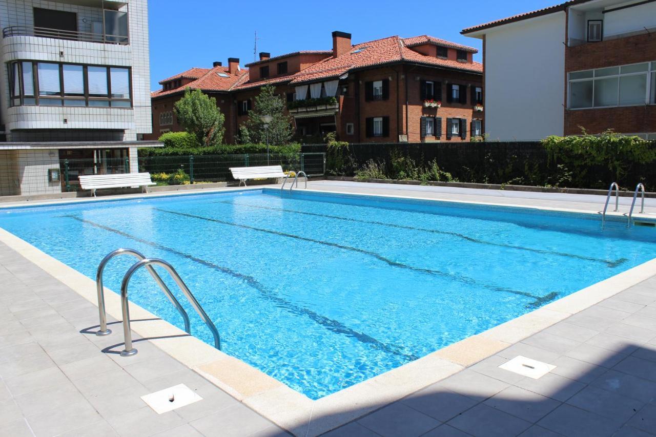 Apartamentos Zarautz Playa, Con Piscina Y Garaje Exterior photo